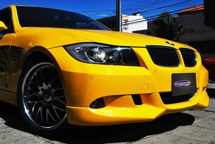 BMW M3 con wrap amarillo, demo car de Galaxi Sound